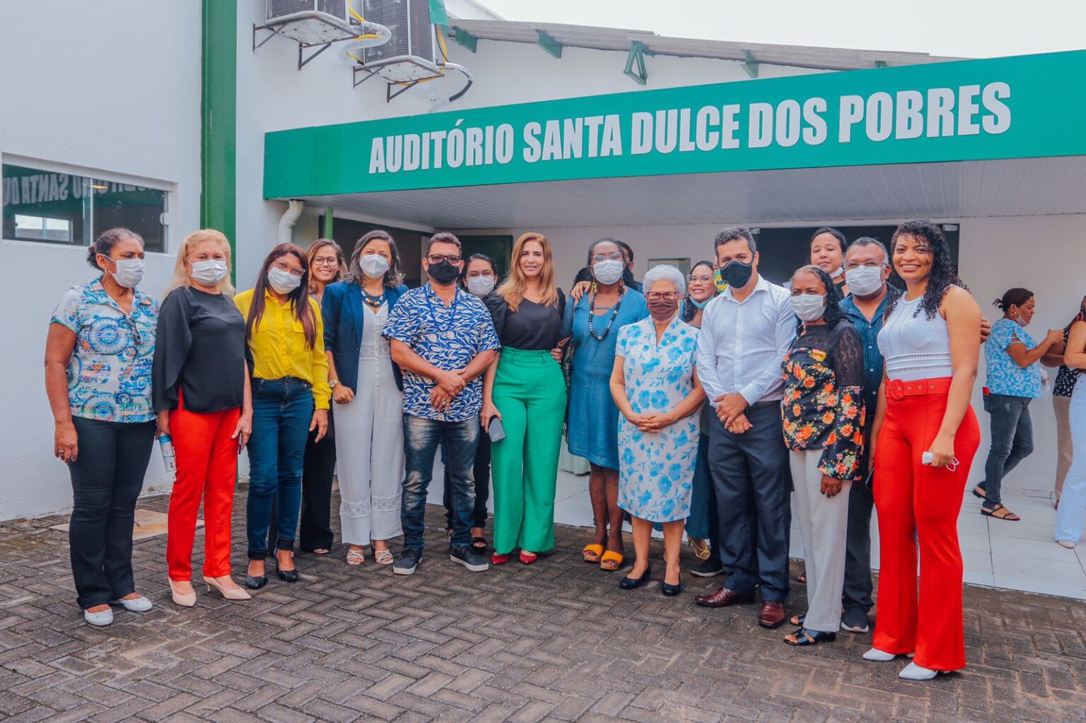 Regina Sousa inaugura auditório Santa Dulce dos Pobres na Sasc