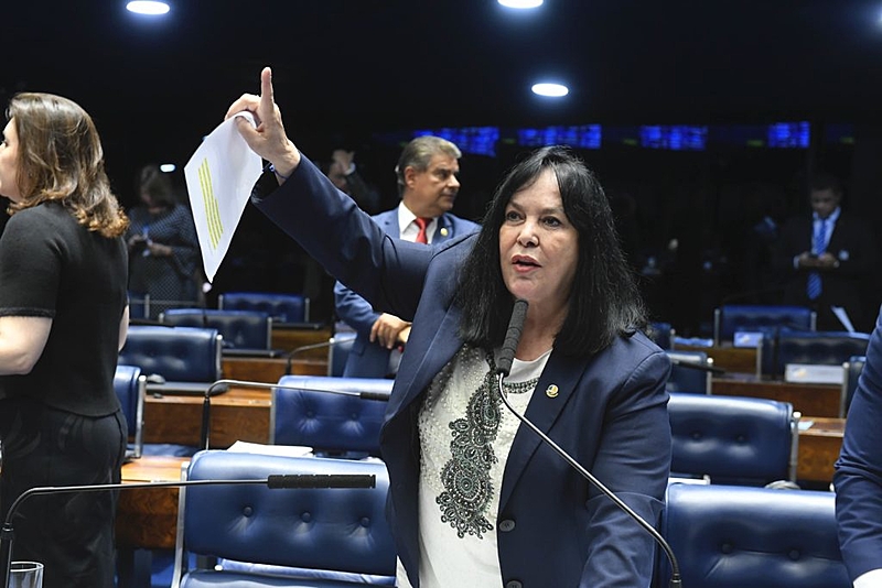Senadora ganhou emenda de R$ 2,9 milhões antes de alegar fraude e retirar apoio à CPI do MEC