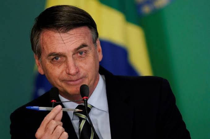 Bolsonaro e sua caneta contra a Educação