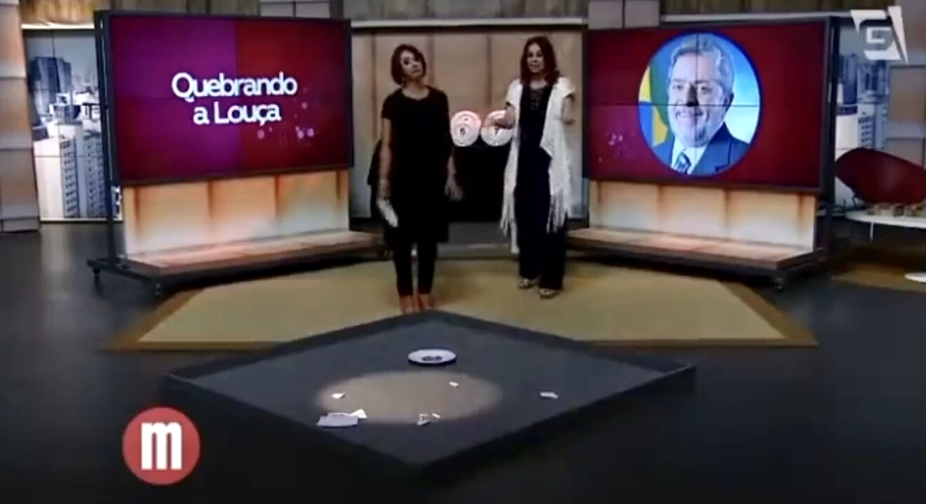 Vídeo: Modelo tenta quebrar prato com rosto de Lula e ex-presidente responde