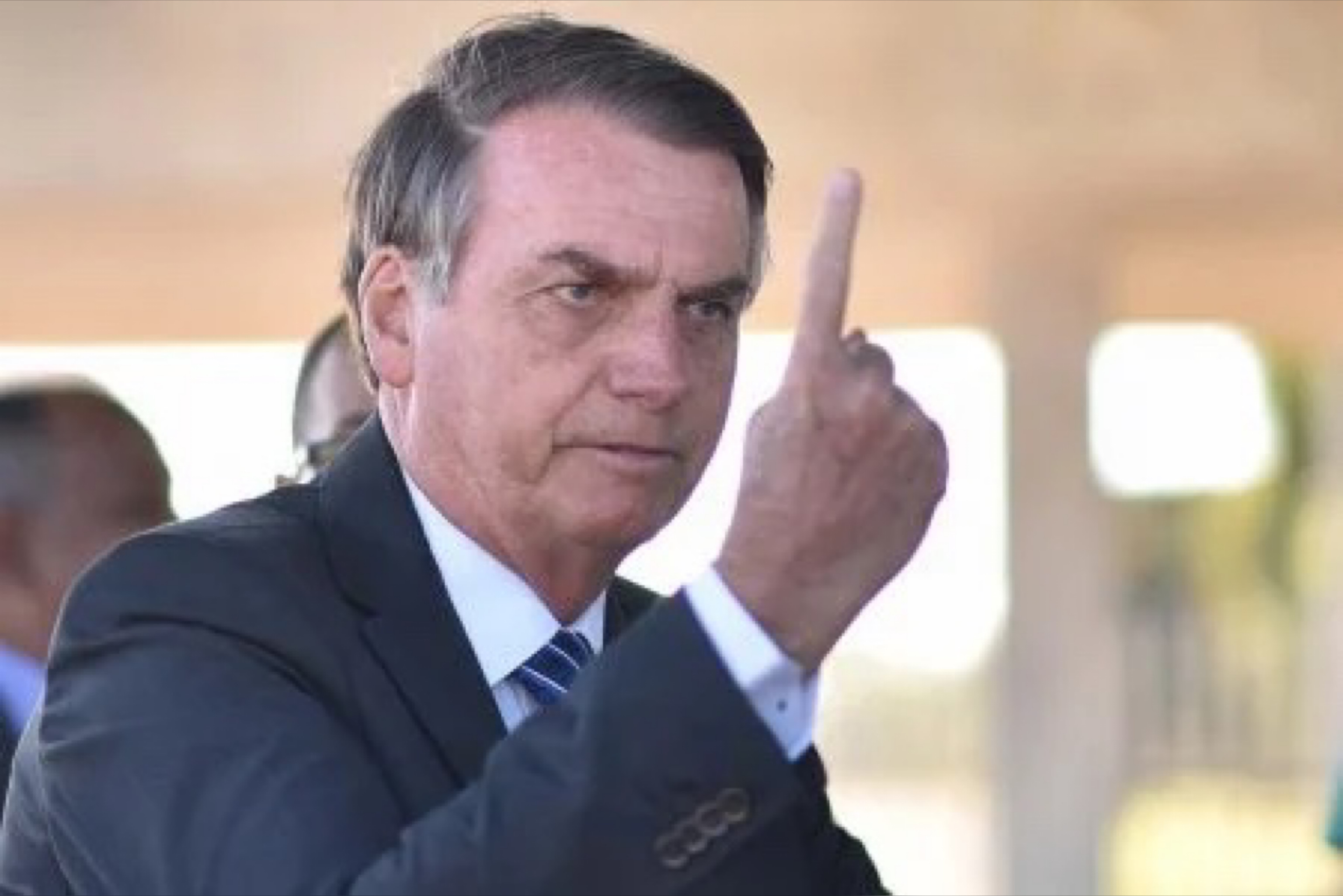 Bolsonaro: “Não tem nenhum maluco com coragem de cassar meu registro”