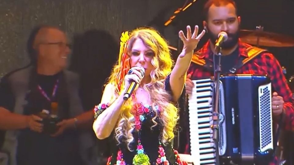 VÍDEO: Elba Ramalho tenta conter "Fora Bolsonaro" e é respondida com Lulaço