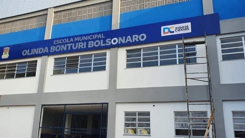 Escola municipal com nome da mãe de Bolsonaro