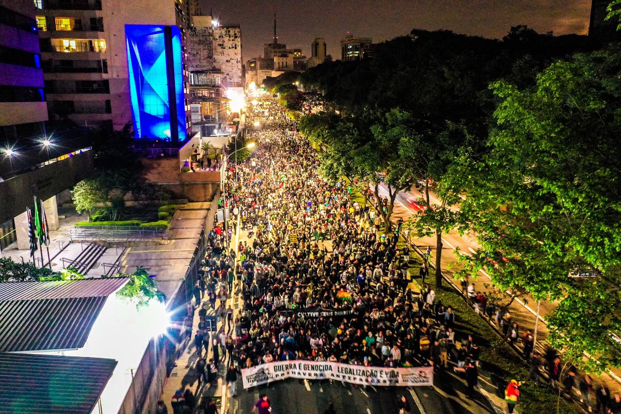 VÍDEO: Multidão participa da Marcha da Maconha em SP