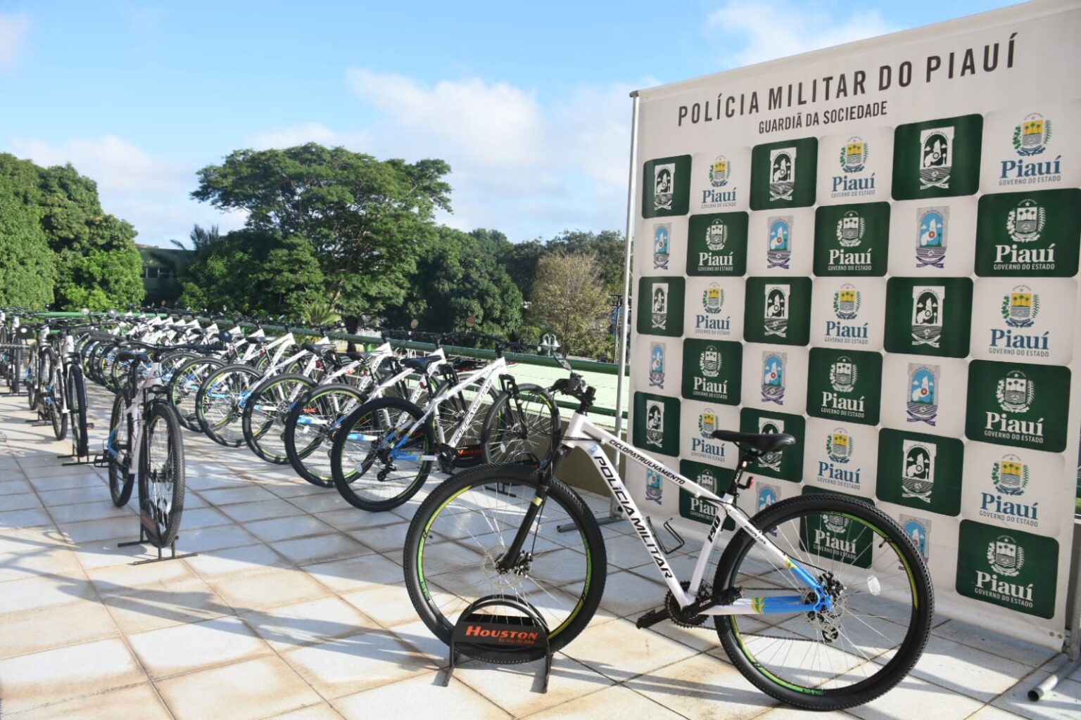 PM PI recebe 45 bicicletas para fortalecer o policiamento comunitário