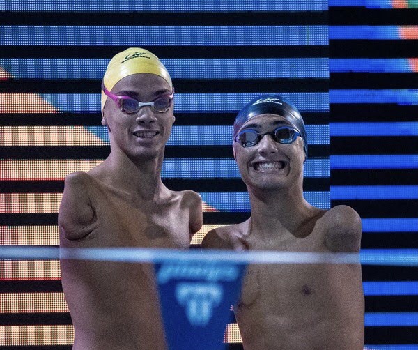Primos Tiago e Samuka sobem juntos ao pódio no Mundial de natação