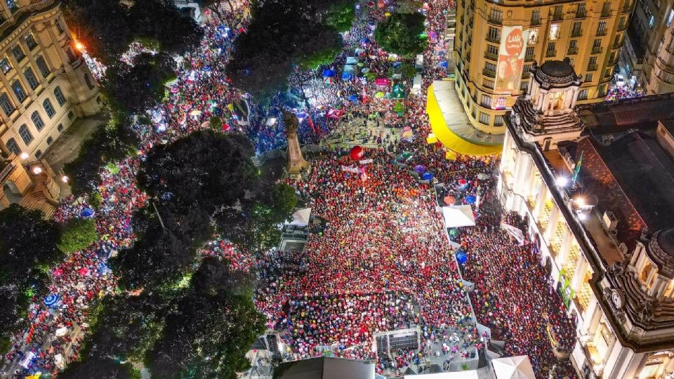 Lula reúne 50 mil na Cinelândia, no Rio de Janeiro