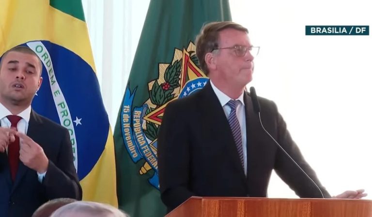 É oficial: Bolsonaro anuncia o golpe para o mundo