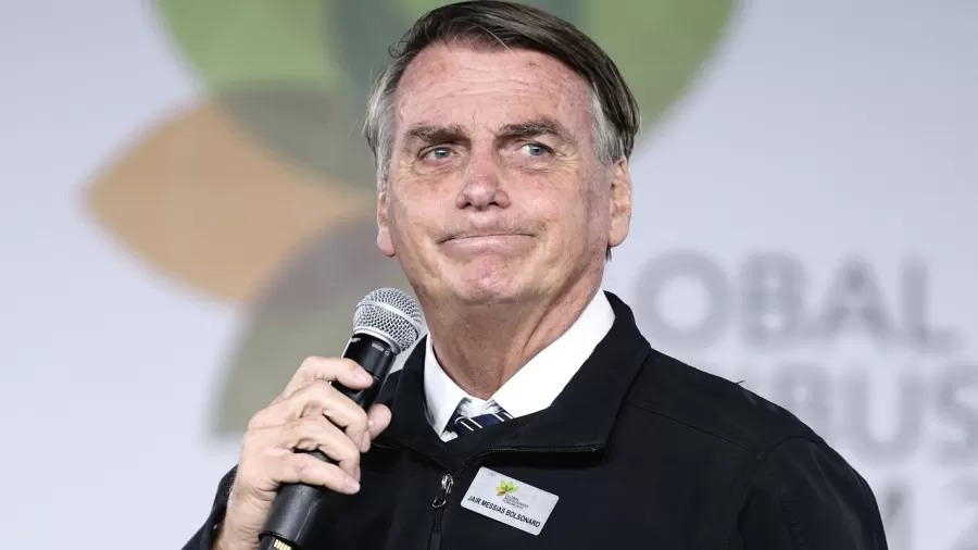 Governo Bolsonaro pressiona Petrobras a segurar preço dos combustíveis até o 2º turno