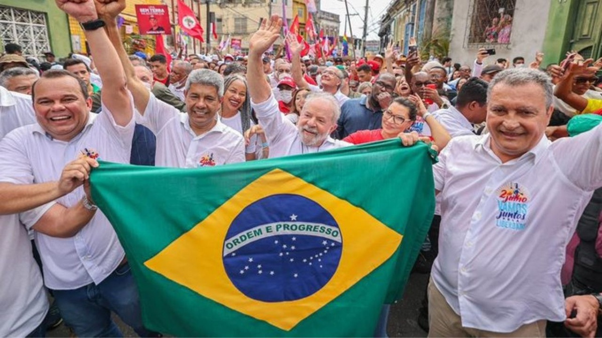 Lula e apoiadores