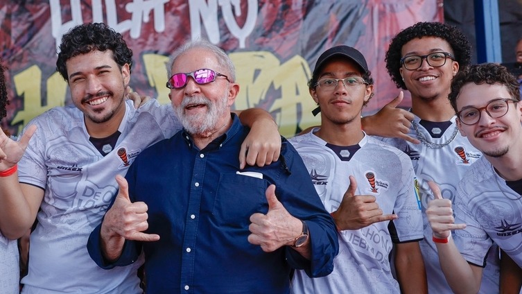 Entre os jovens, Lula tem 51% dos votos, mais que o dobro de Bolsonaro, diz Datafolha