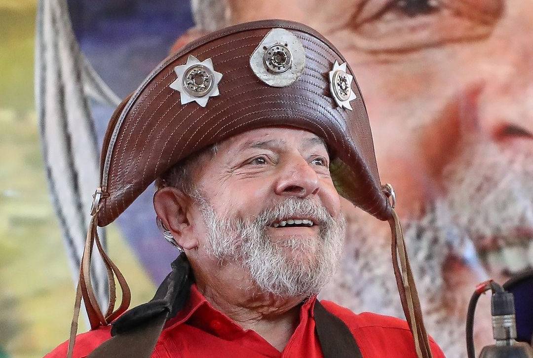 Lula dispara e abre 34 pontos de vantagem sobre Bolsonaro no Nordeste, diz PoderData