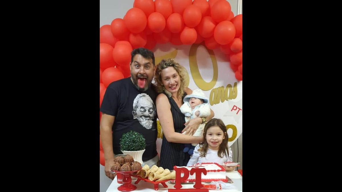 Marcelo Arruda, a esposa Pamela e os filhos do casal