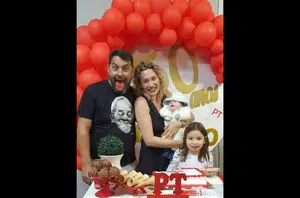 Marcelo Arruda, a esposa Pamela e os filhos do casal(Reprodução/redes sociais)
