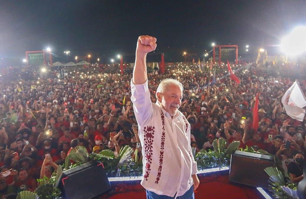 Quaest: Lula sobe dois pontos e tem 49% dos votos válidos