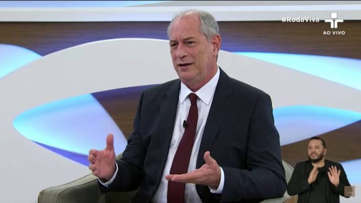 Vídeo: Ciro Gomes discute ao vivo com jornalista no 'Roda Viva'