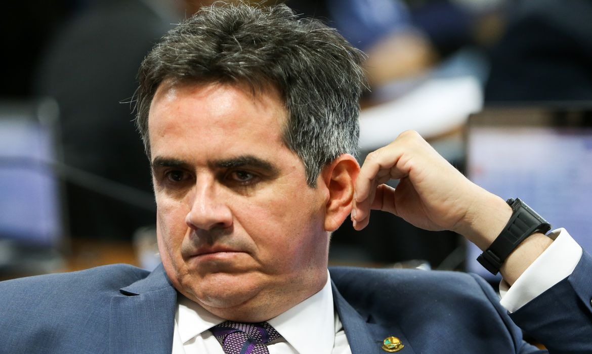 Inconsolável, Ciro faz publicação bizarra após condenação do inelegível Bolsonaro