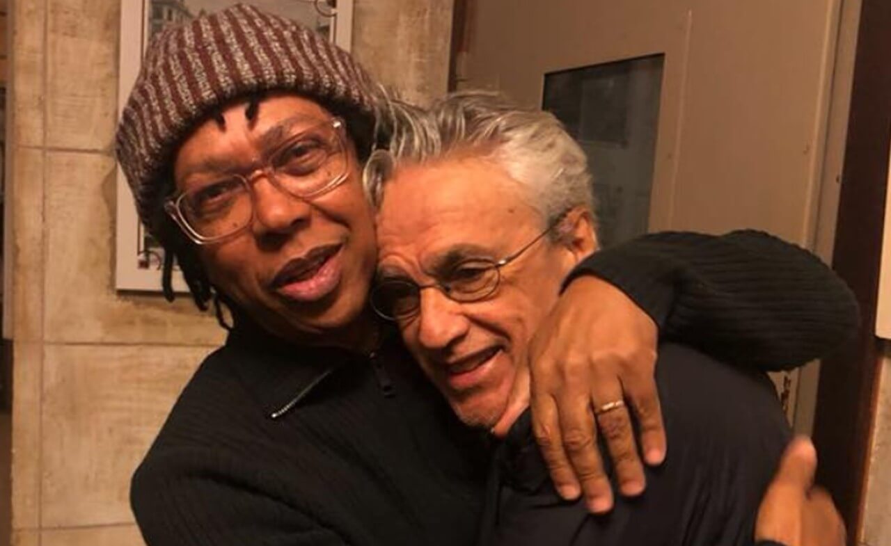 O que é o tremor essencial, doença que afeta Caetano Veloso e Djavan