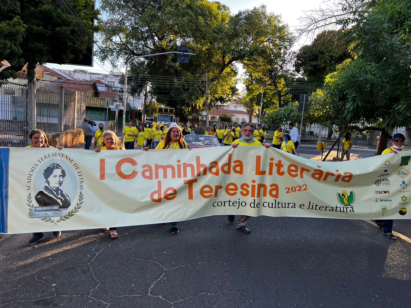 I Caminhada Literária é realizada em homenagem ao aniversário de Teresina