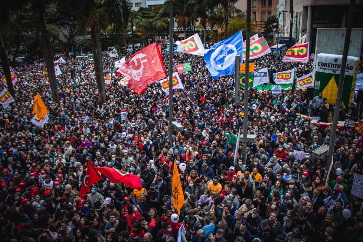 Manifestantes no Largo São Francisco