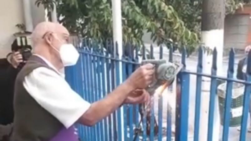 Vídeo- Padre Júlio Lancellotti arranca as grades da Igreja São Miguel Arcanjo: "Contra a aporofobia"