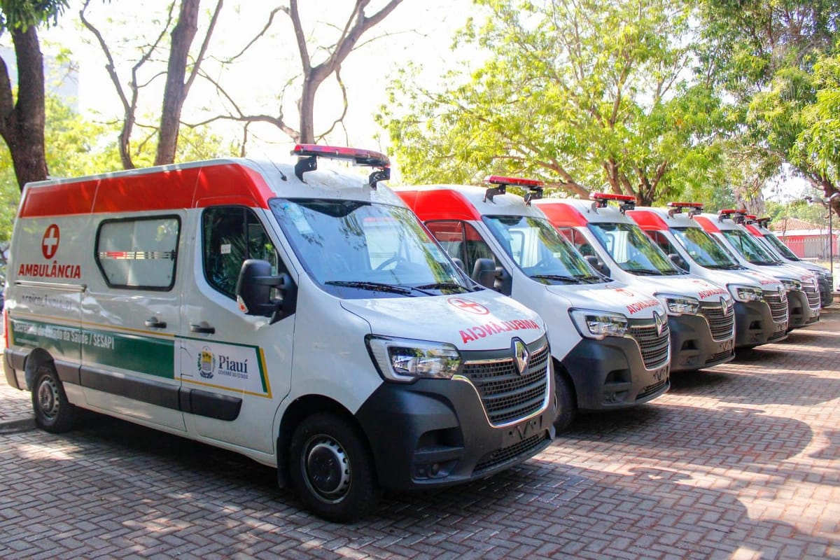 Cidades recebem 45 ambulâncias compradas com recursos de emenda de Merlong Solano