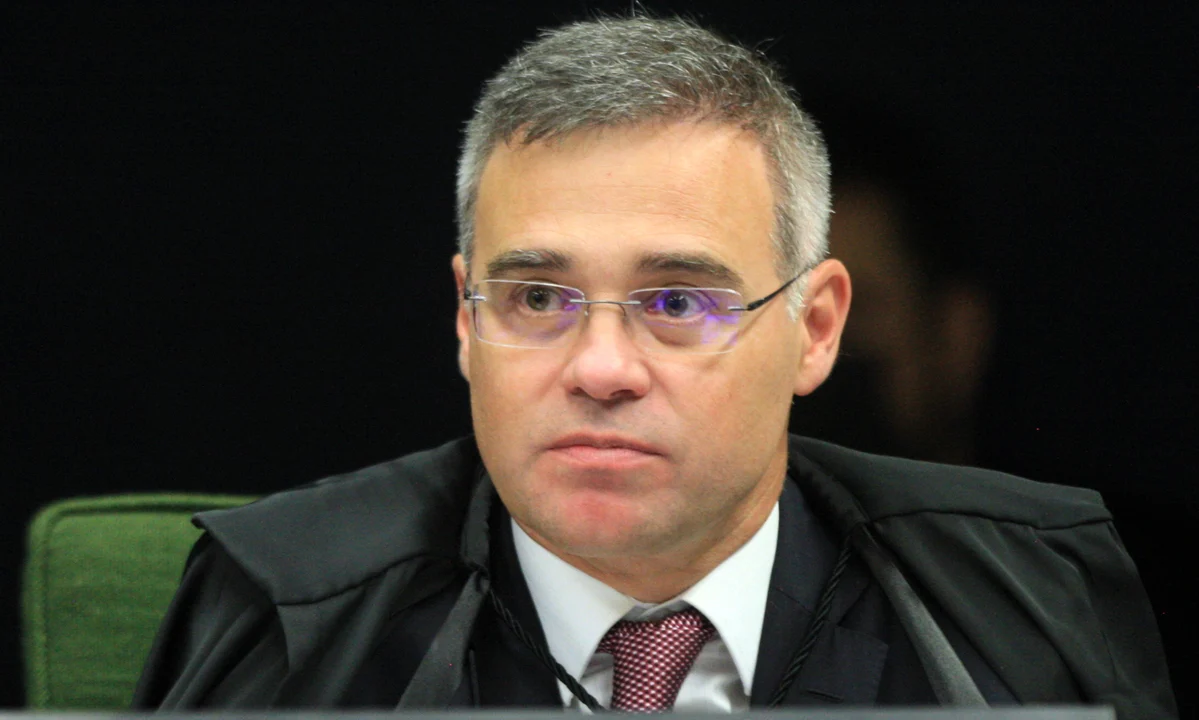 André Mendonça será o relator do caso dos imóveis pagos pela família Bolsonaro