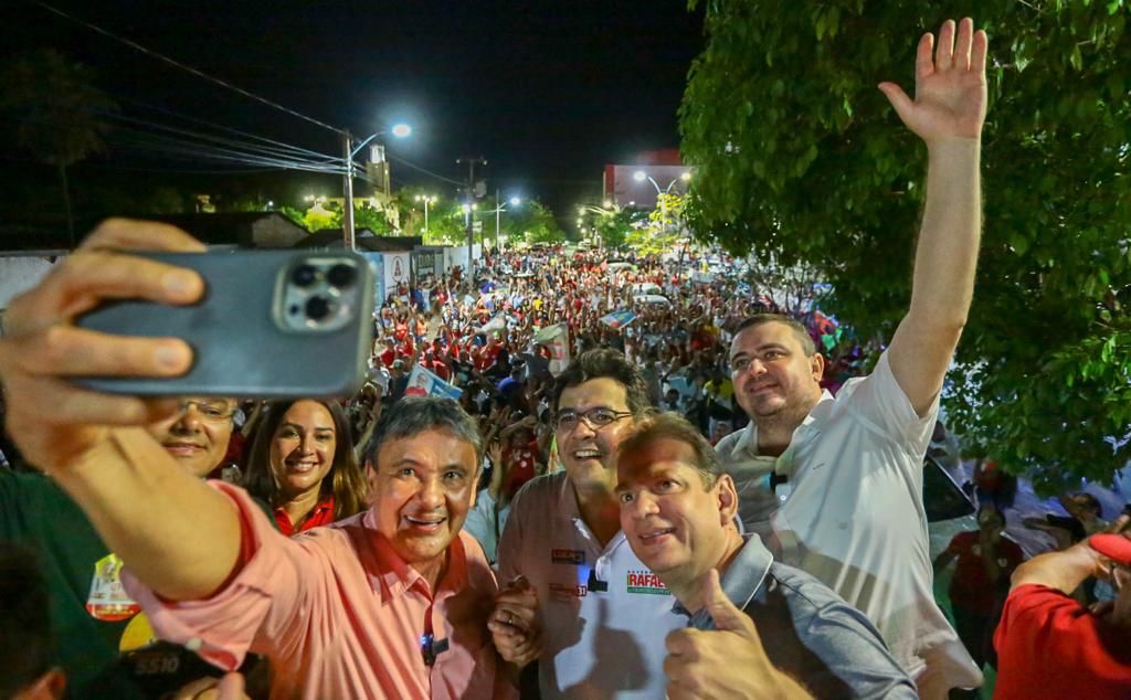 Bom Jesus: multidão acompanha candidatos Rafael e Wellington