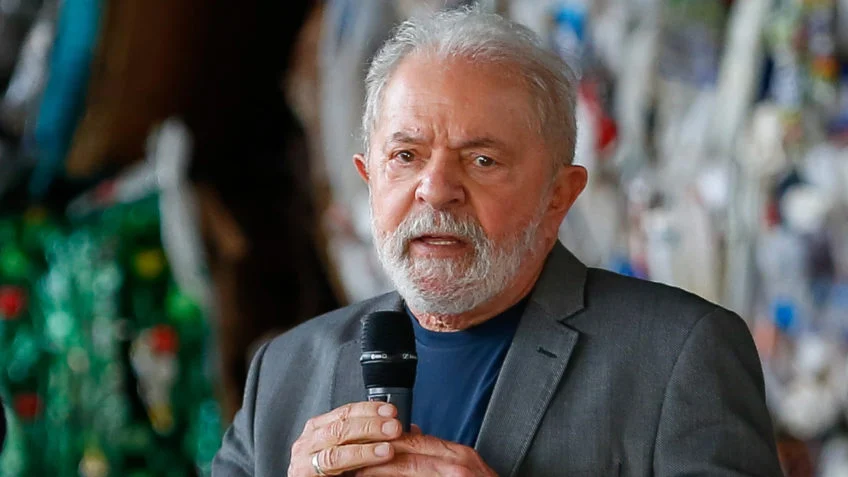 Lula diz que Bolsonaro “afrontou a Europa e se subordinou a Trump”