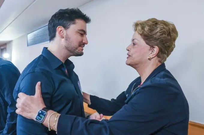 Felipe Neto e Dilma Rousseff (PT)
