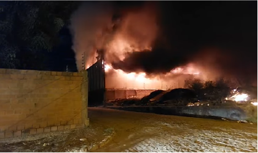 Vídeo: Incêndio atinge pela segunda vez sorveteria em Floriano