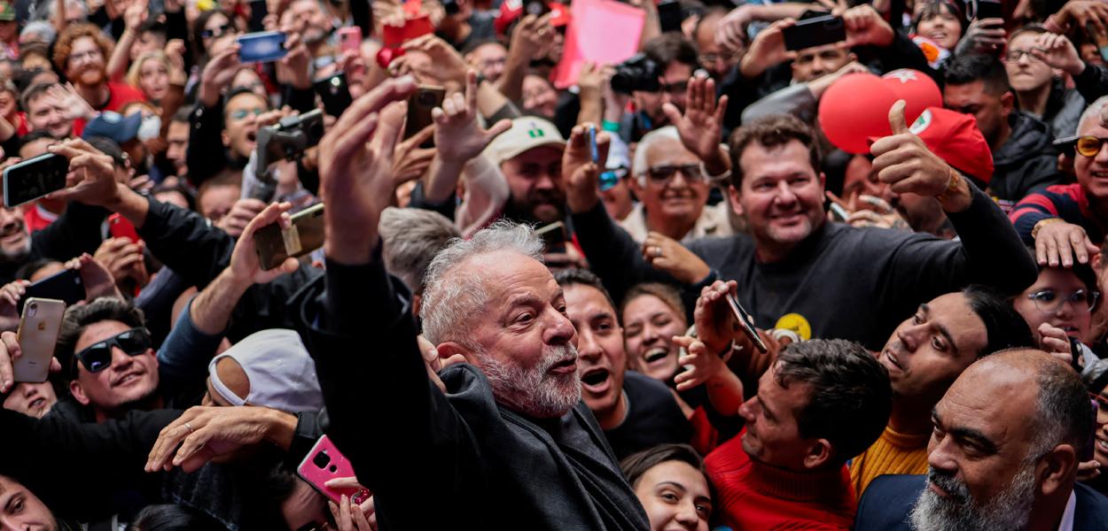 Lula vence Bolsonaro por pontos no debate, segundo analista da Folha