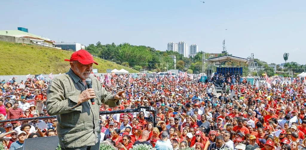 Lula diz que Bolsonaro não vai conseguir comprar a consciência do eleitor brasileiro