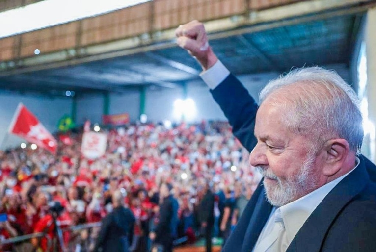 Quaest: Lula na liderança com 44% contra 34% de Bolsonaro no 1º turno