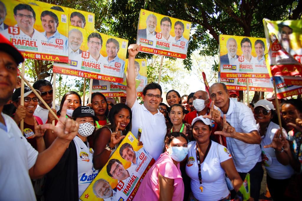 Rafael destaca propostas para comércio e segurança em caminhada no Mocambinho