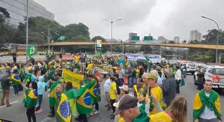 Terroristas bolsonaristas tomaram também a avenida 23 de Maio em SP