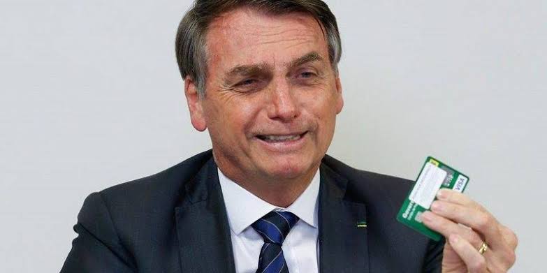 INSS: Gastos de Bolsonaro com cartão corporativo bancariam 25 mil aposentadorias