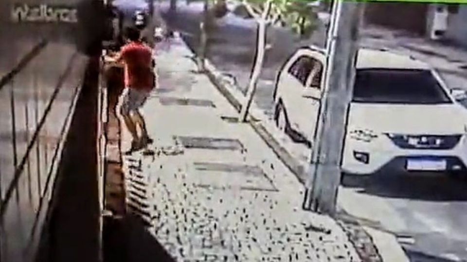 Vídeo: Jiraya carioca? Homem reage com golpe cinematográfico a assalto no RJ