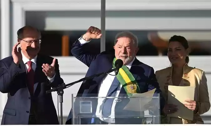 Lula durante discurso no Palácio do Planalto