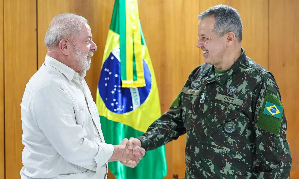 Lula deseja "bom trabalho" ao novo chefe do Exército