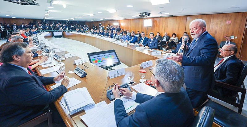 Lula se reuniu nesta sexta-feira com governadores e governadoras de todos os estados e do DF