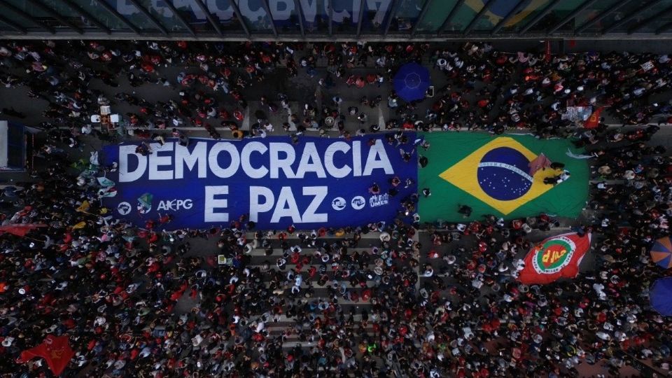Manifestação contra o terrorismo e a favor da democracia em São Paulo