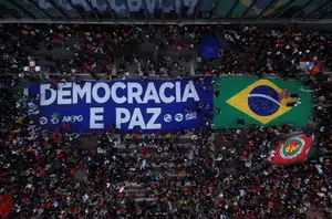 Manifestação contra o terrorismo e a favor da democracia em São Paulo(Reprodução/Twitter@NiltoTatto)