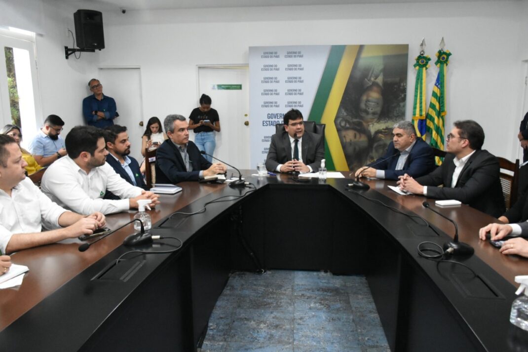 Reunião de alinhamento com os 30 diretores de hospitais estaduais do Piauí