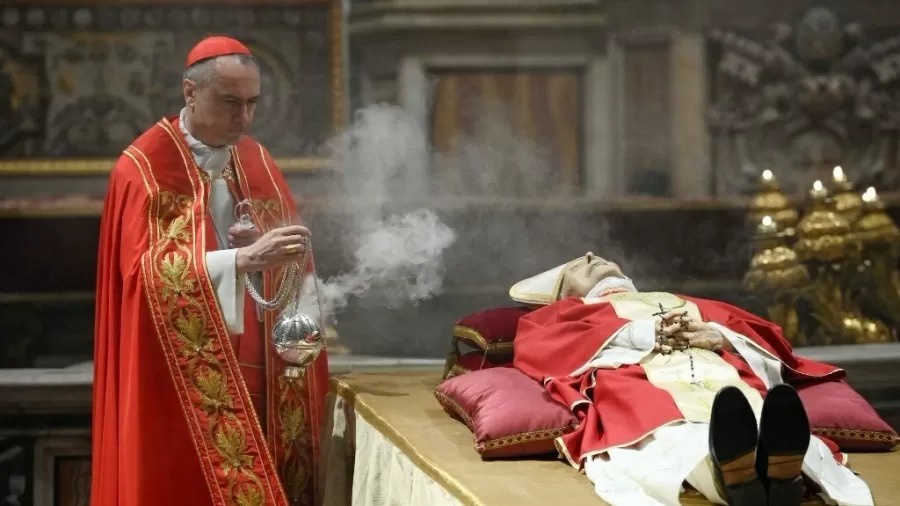 Velório de Bento 16 no Vaticano