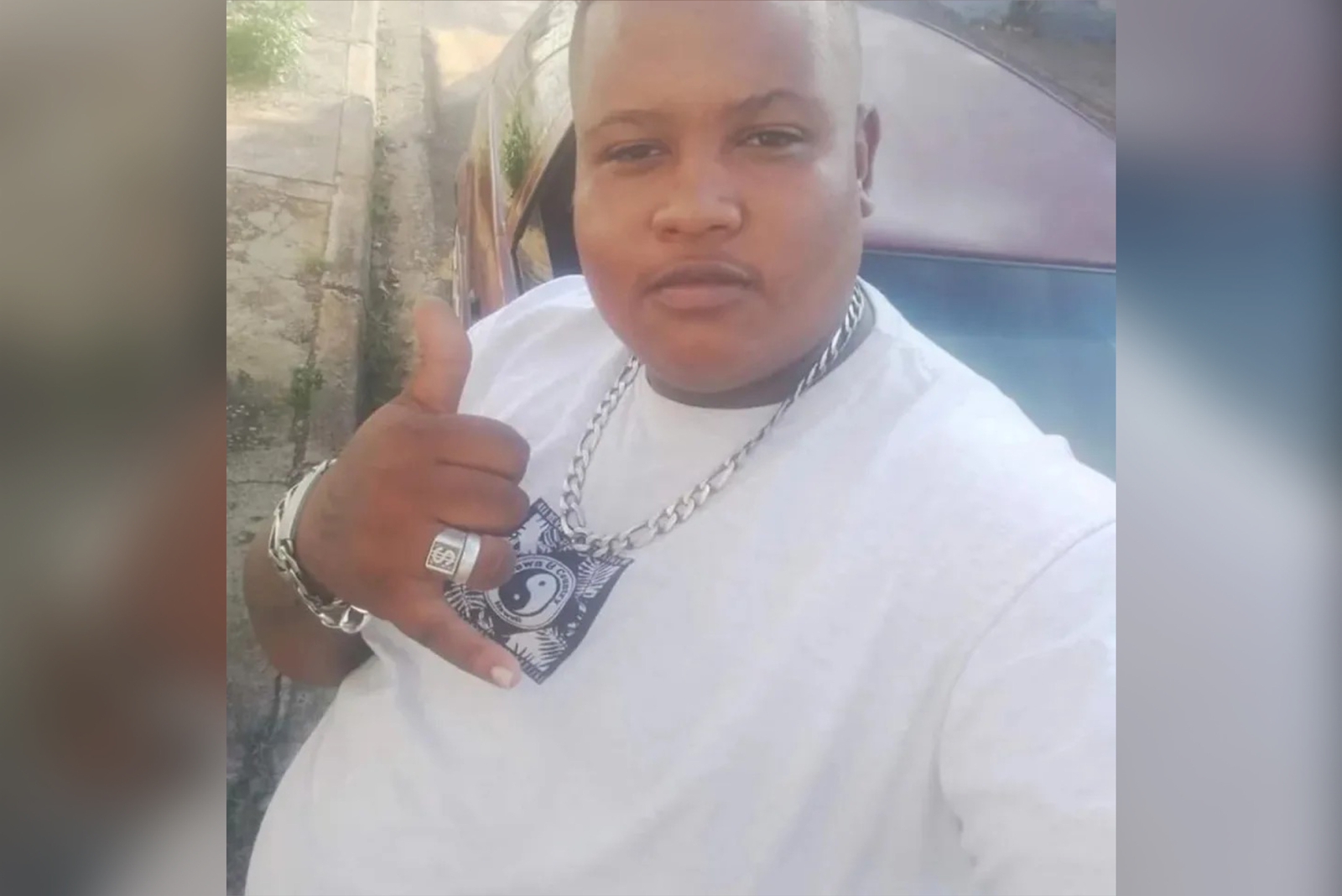 Jovem de 190 kg morre na porta de hospital que não tinha maca para obesos