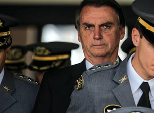 Bolsonaro e militares