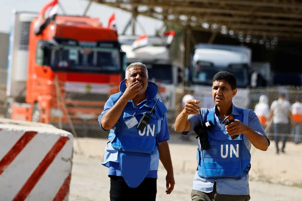 Caminhões de ajuda humanitária entram na Faixa de Gaza