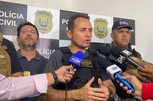 Os delegados Charles Pessoa e Odilo Sena informaram que os dois suspeitos foram presos e confessaram os crimes, inclusive o assalto aos profissionais da TV(Reprodução/A10+)