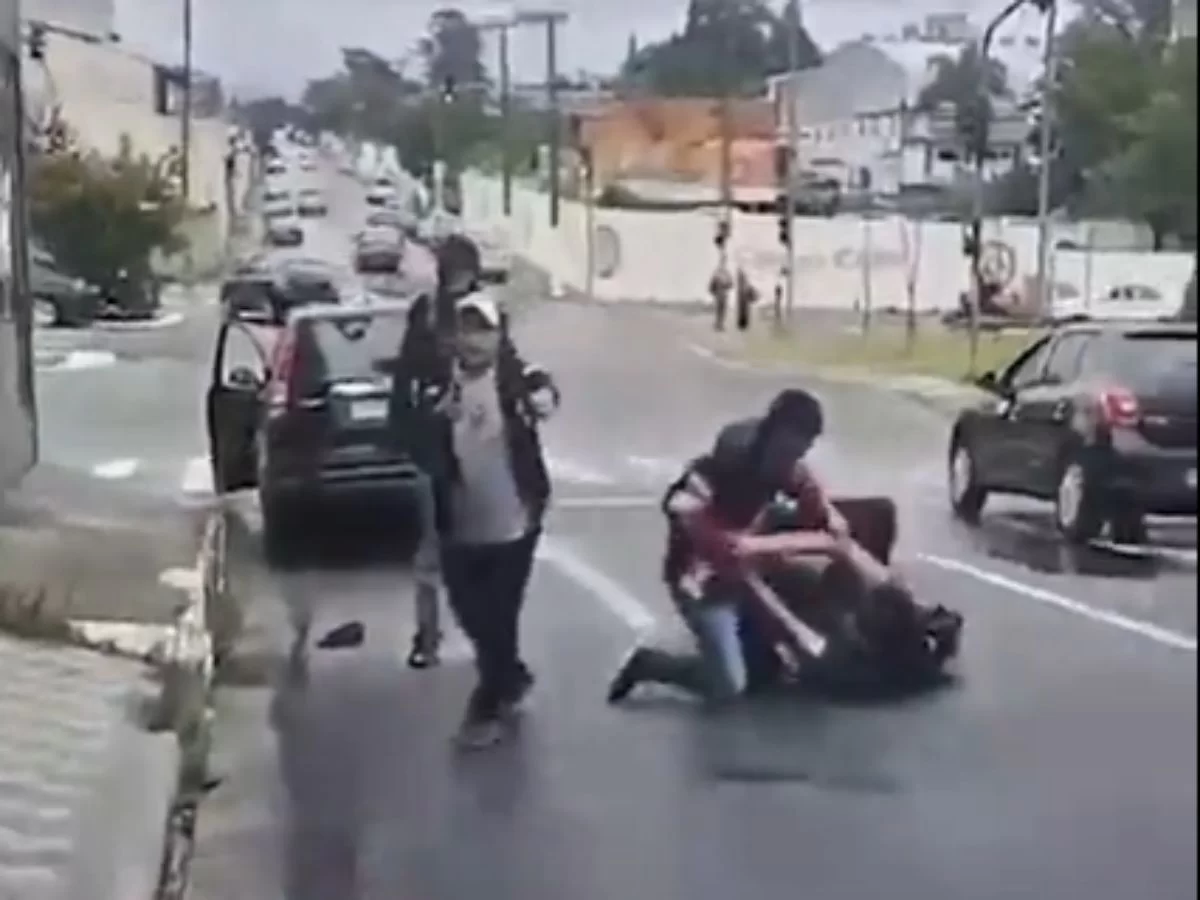 Pai armado fere aluno com tiro em frente a escola em SP; vídeo